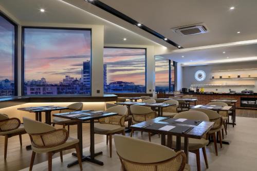 Riverbank Hotel