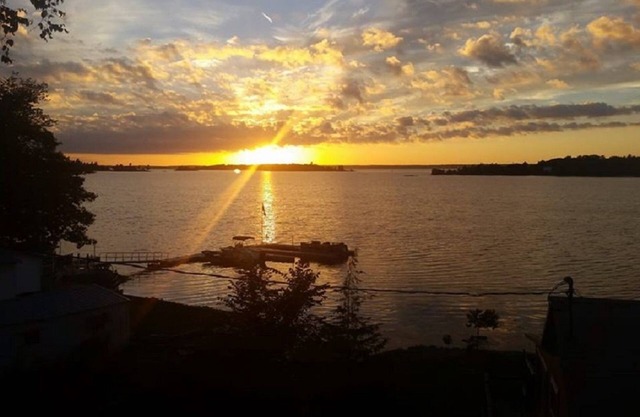 Riverbay Adventure Inn