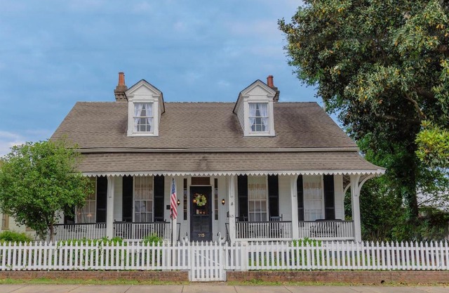 Riverboat Bed & Breakfast