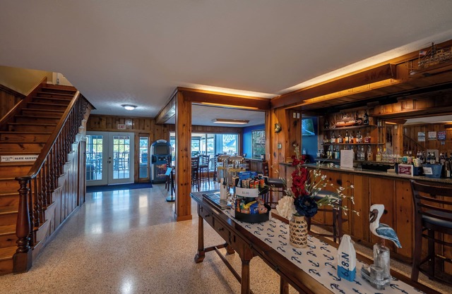 Riverboat Inn and Suites