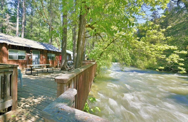 Rivercast Cabin fisherman's Dream on the Upper Sac
