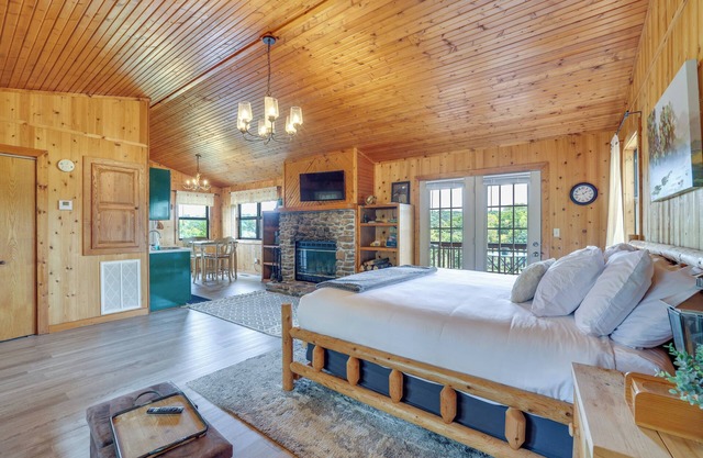 Riverfront Berryville Cabin w/Grill & Fireplace!