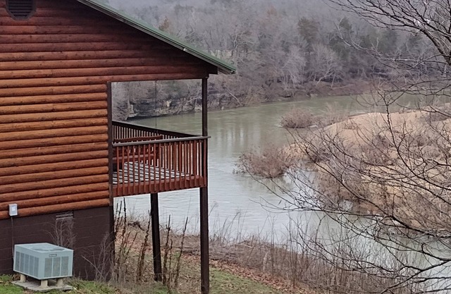Riverfront Blue Heron Cabin on the Kings River