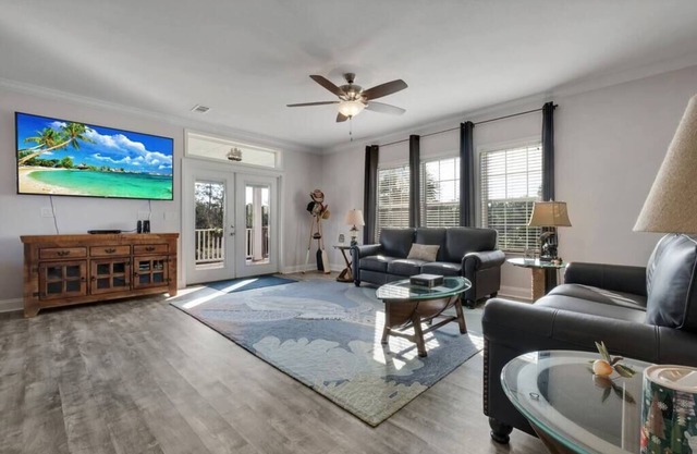 Riverfront Home Private Boat Ramp, Pool & Dock access
