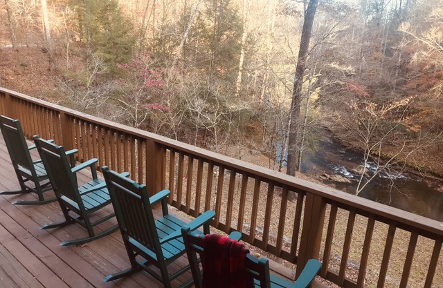 Riverfront Cabin in Horse Country