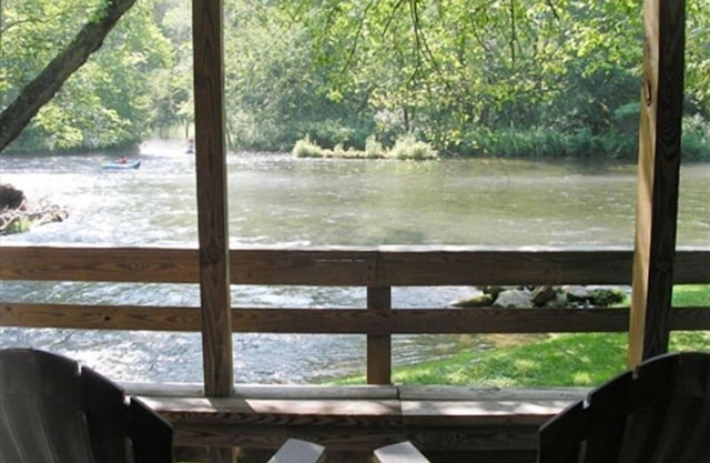 RIVERFRONT Kabine auf Nantahala Fluss, nur wenige Minuten vom NOC
