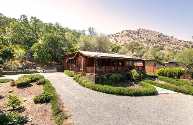 Riverfront Cabin - Private River Access & Hot Tub
