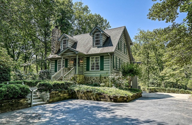 Riverfront cabin, private, hot tub, firepit, quiet, gated community