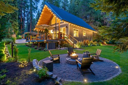 Riverfront Chalet Near Skiing, Lakes, Mtns & Leavenworth