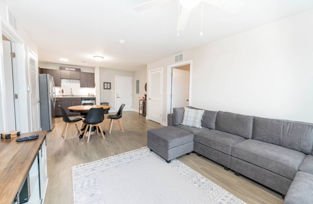 Riverfront Comfort Meets Tuscaloosa Convenience – Stay at Crimson Riverside Escape!
