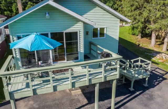 Riverfront Cottage on the New River Dries