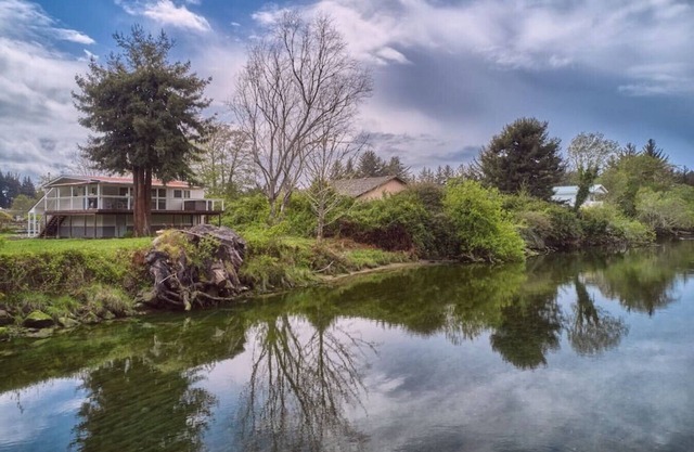 Riverfront Cottage with Hot Tub 1/4 mi from Beach