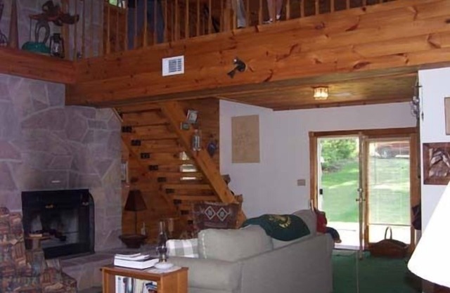 Riverfront Cottage mit Dock, abgeschirmter Veranda und Aussicht