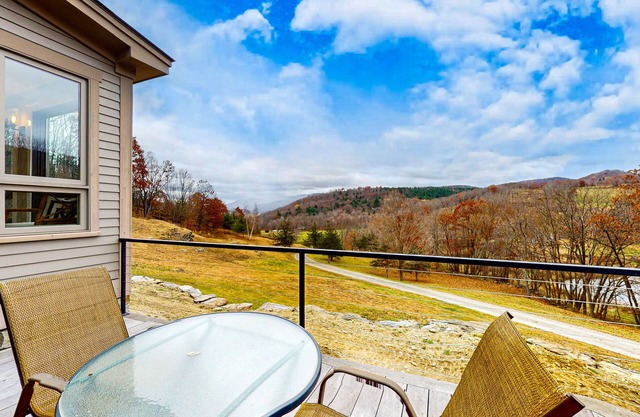 Riverfront estate, mountain views, dog-friendly, fireplace, balcony, w/d, wifi