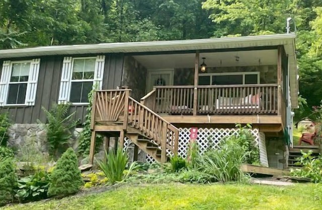 Riverfront,Firepit,Hottub,Something for Everyone!!