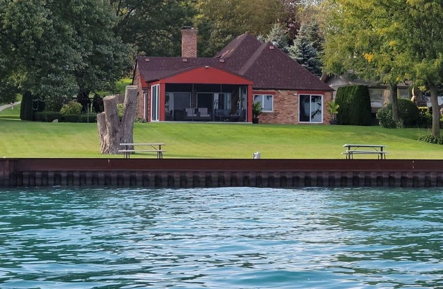 Riverfront home 4 Beds/2 baths and walking distance to downtown.