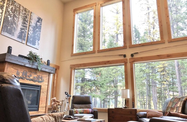 Riverfront Home Bordering Glacier National Park auf 9 Morgen !!!