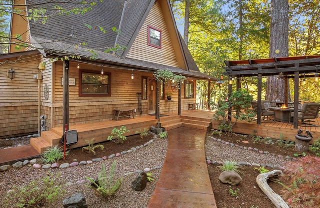 Riverfront Home in North Bend with Large Deck and Hot Tub. Pet-Friendly!