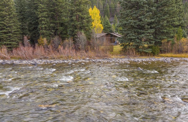 Riverfront home on Gallatin with access to Big Sky and Bozeman
