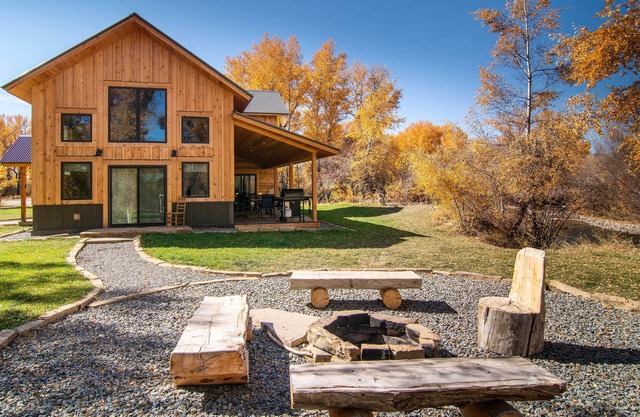 NEU! Riverfront Home mit Grill, 2 Mi nach Dtwn Gunnison!