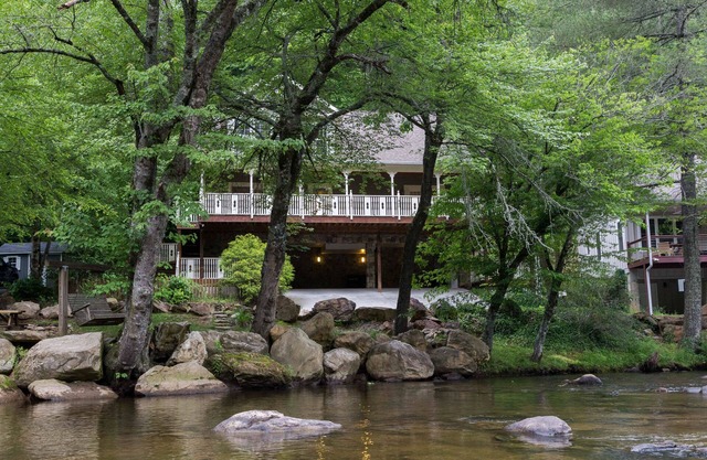 Haus am Fluss mit Kamin, Veranda - Feuerstelle im Freien!