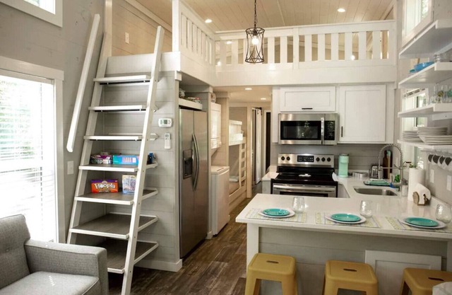 Riverfront Home w/ Kayaks- The East Fork Cottage