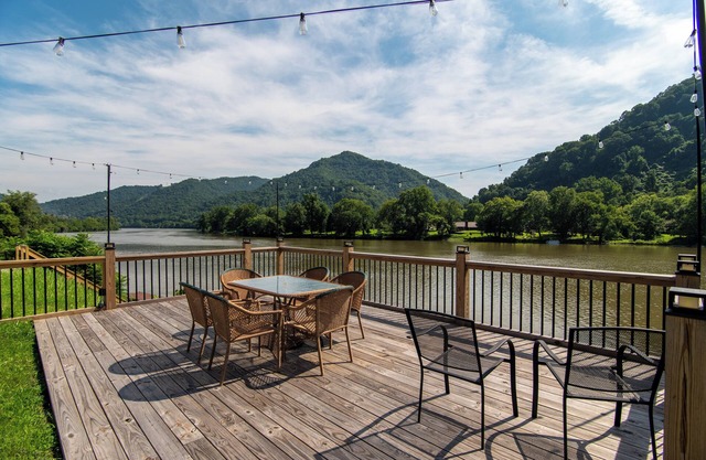 Riverfront house, Deck over river, Dock, Bar, gazebo, scenic view, pets welcome.