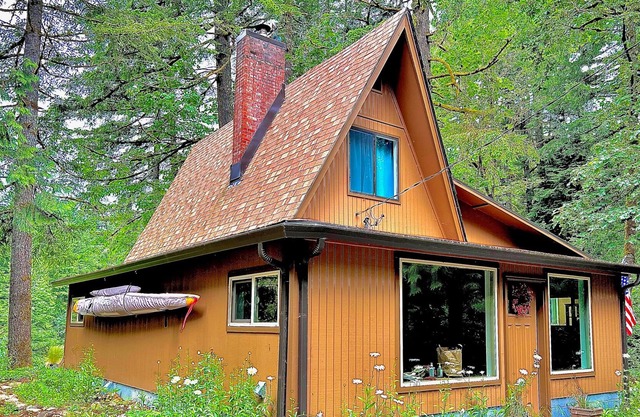 Private riverfront house with private hot tub, river views & wood stove