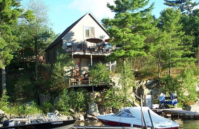 Flussufer Kring Point House