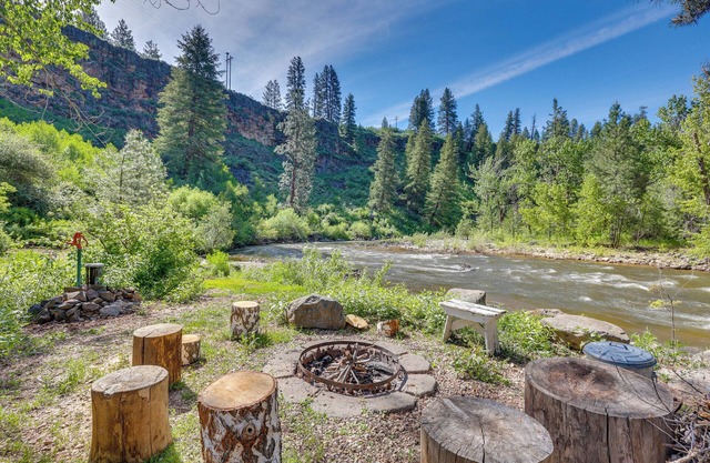 Riverfront & Lake Retreat: 9 Mi to Lucky Peak!