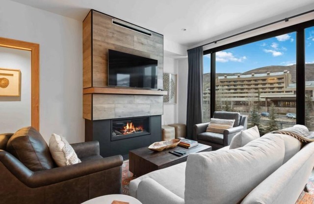 Riverfront Lodge 303 - 2 Bedroom Residence