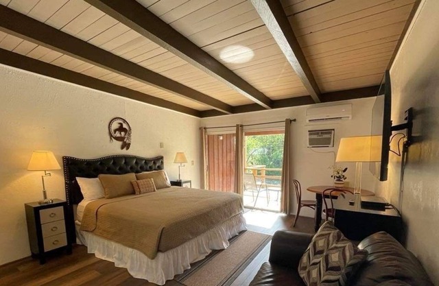 Riverfront Lodging River Room 20