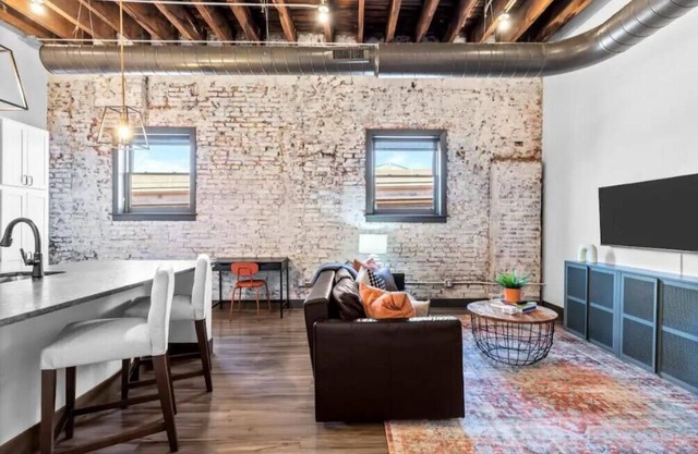 Riverfront Loft/Arch/Convention Center/Casino