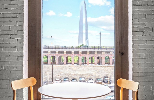 1BR Riverfront Loft/Clubhouse/Gym/Roof Deck