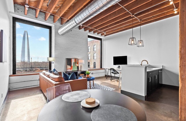 1BR Riverfront Loft Clubhouse Gym Roof Deck
