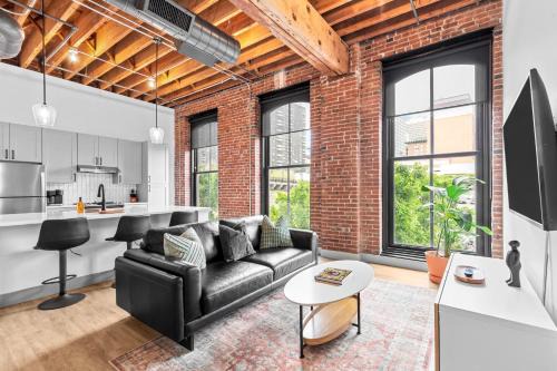Riverfront Loft - City Views, Steps from Arch and Casino