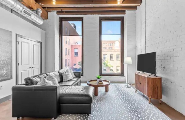 2BR Riverfront Loft-Parking-Clubhouse-Gym-Deck