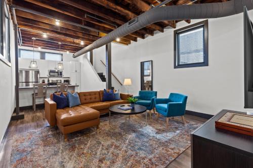 Riverfront Loft-Private Roof Deck-Parking-P204