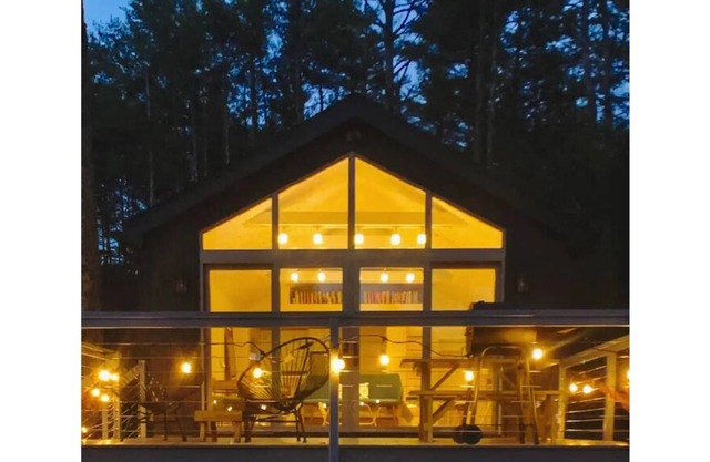Riverfront modern cabin- 20 minutes to Windham & Hudson