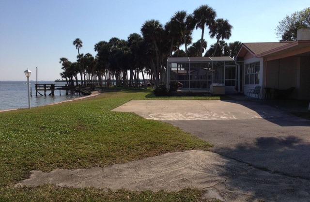 Riverfront Pool Home in der Nähe von KSC und East Coast Beaches