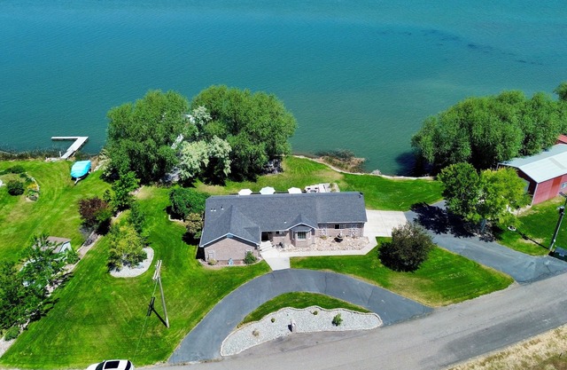 Riverfront Retreat in Burley, ID – Walkout Basement, Dock & Peaceful Views