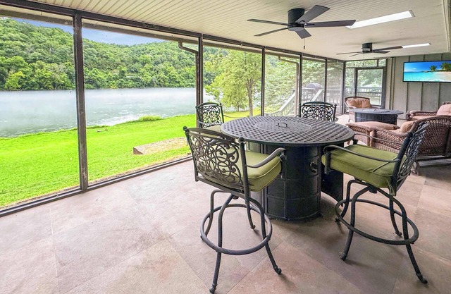 Riverfront Retreat - Right next to the White River