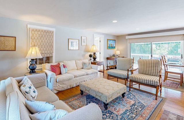 Riverfront retreat with a wood fireplace, washer/dryer, & full kitchen
