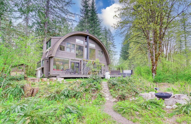 NEU-Riverfront Cabin w / Deck auf dem Skykomish River