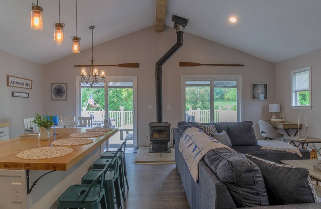 Riverfront Vacation Home in Southeast Ohio ~ Big Bottom Boathouse