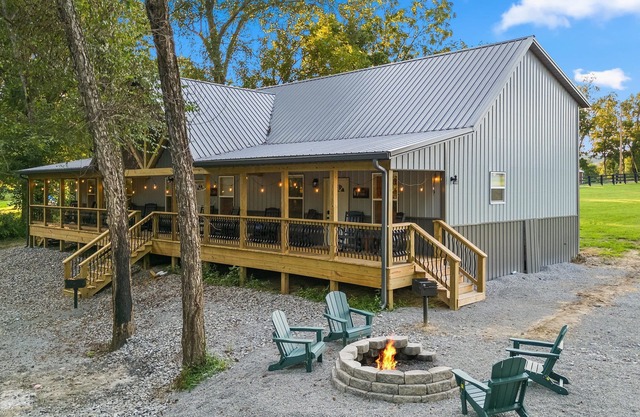 Riverfront View~Boat Ramp~Foosball~Family Friendly Cabin~20 Min Lake Cumberland