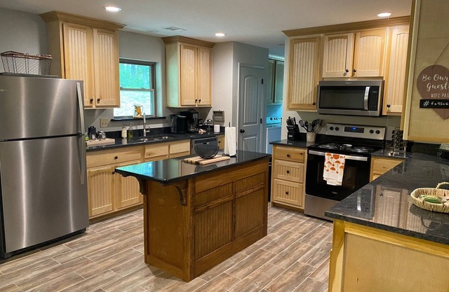 Riverglen Estate ~ Private Family-Owned 45a w/ Cabin, River, Bluffs, Walk Trails