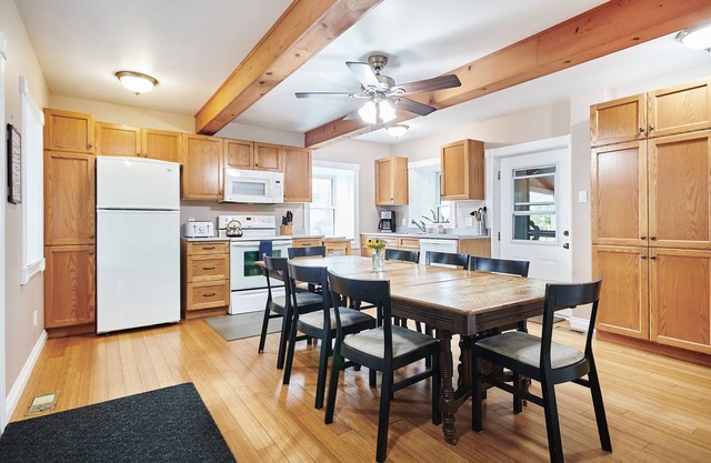RIVERLEE 5-BEDROOM 3-ACRE WATERFRONT ESCAPE