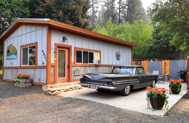 Rivers Bend Cabin Across from Clearwater river