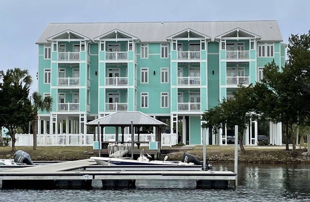 River’s Edge - Largest Sq ft Unit - Assigned Boat Slip - WaterFront - WIFI
